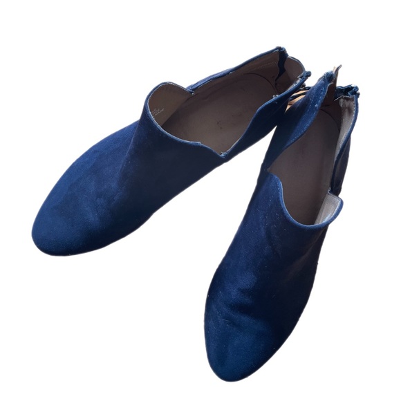 Beautiful blue suede size 8 Kenneth Cole Reaction booties, ankle boots. - Picture 1 of 7